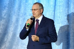 Почетным гостем праздника стал первый начальник Вынгаяхинского газового промысла Анатолий Сорокин
