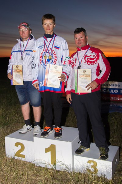 Чемпионы России по авиамодельному спорту (слева направо): Александр Дибров, Иван Бурданов, Андрей Воликов