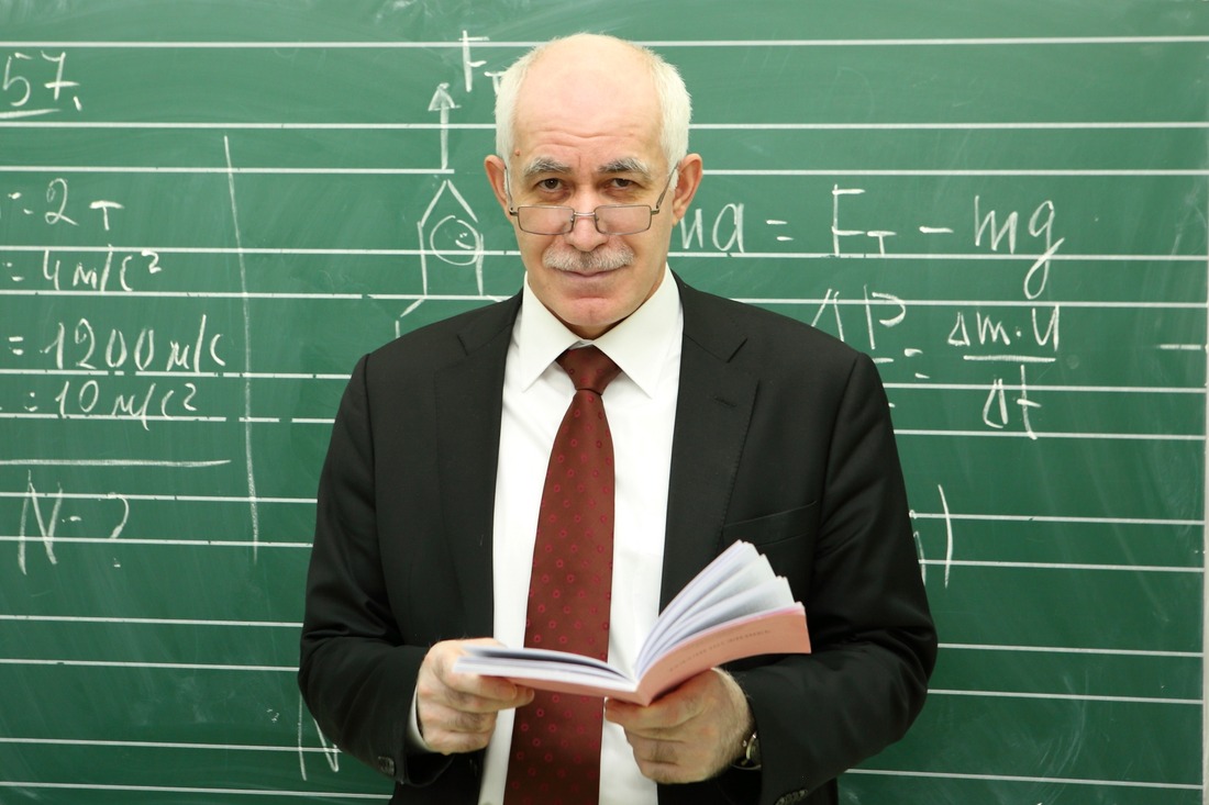 Профессор Бозиев