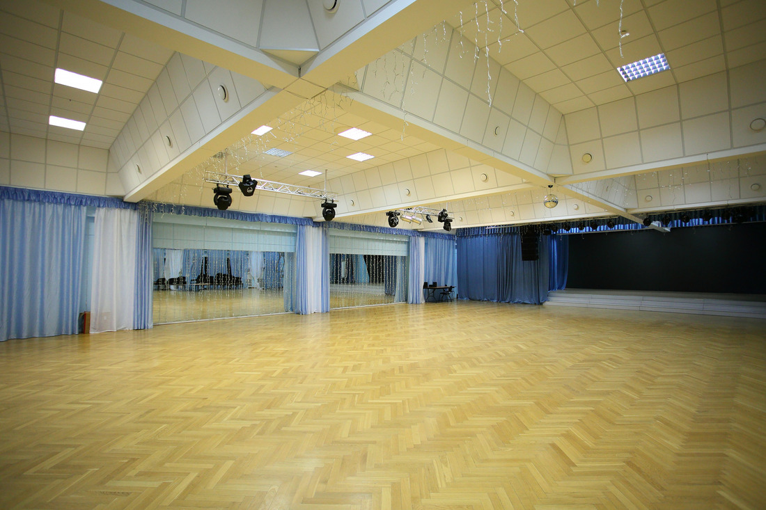 В танцевальном (банкетном) зале можно провести любое торжественное мероприятие