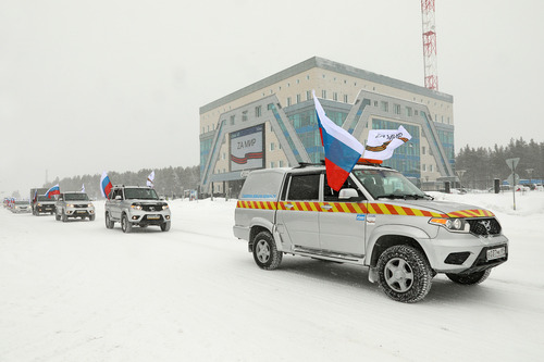 Колонна автомобилей проехала по ул. 40 лет Победы, где расположен центральный офис ООО «Газпром добыча Ноябрьск»