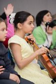 Звуки скрипки всем дарила маленькая Элиза Абазян