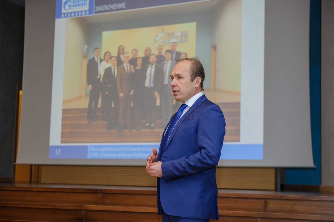 Заместитель генерального директора по управлению персоналом Андрей Колесниченко дал молодежи свое напутствие