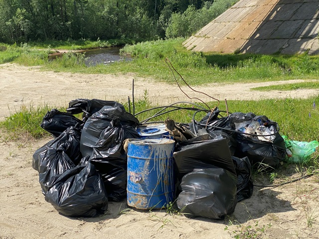 За час волонтеры #GAZ_актив собрали порядка 10 мешков мусора