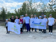 Волонтеры #GAZ_актив с экологами компании провели уборку на берегах реки Нанкпёх и карьере вблизи Ноябрьска