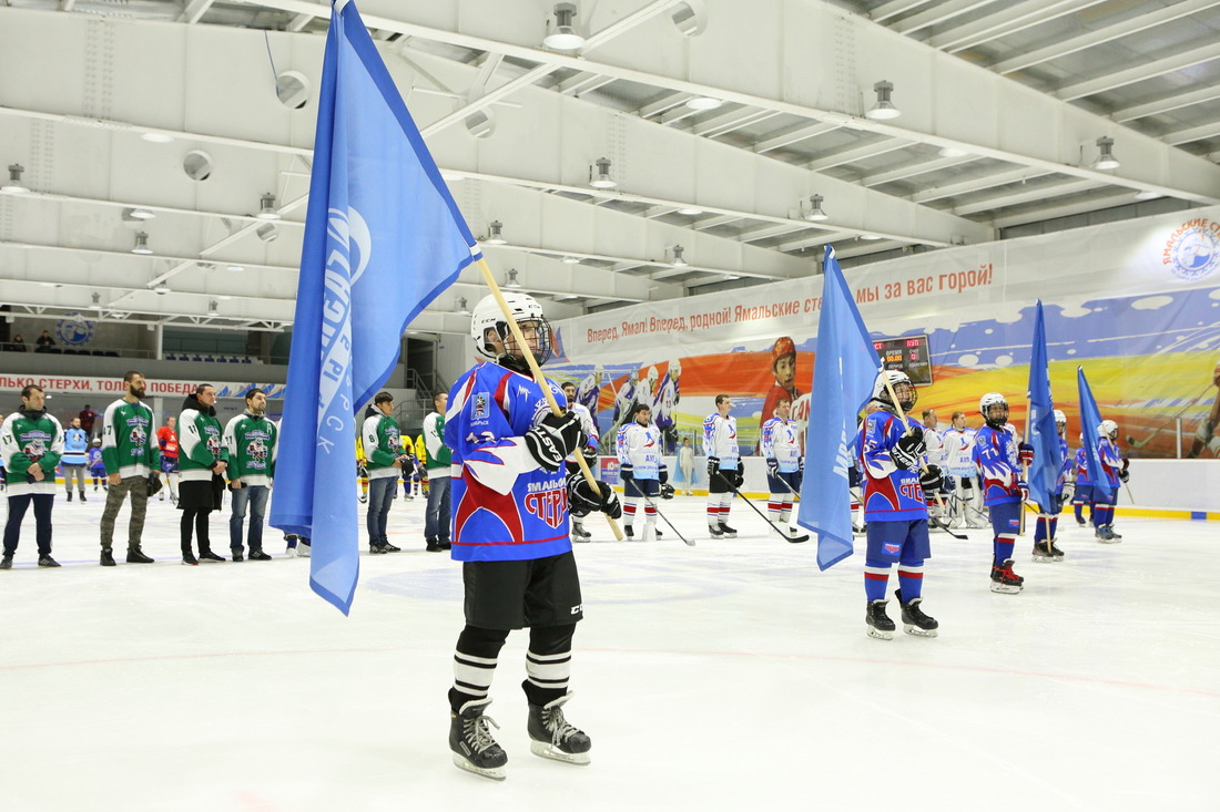 Торжественная церемония открытия юбилейного сезона Корпоративной хоккейной лиги ООО "Газпром добыча Ноябрьск"