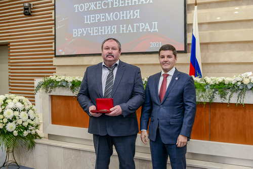 Анатолий Безменов (слева) и губернатор ЯНАО Дмитрий Артюхов