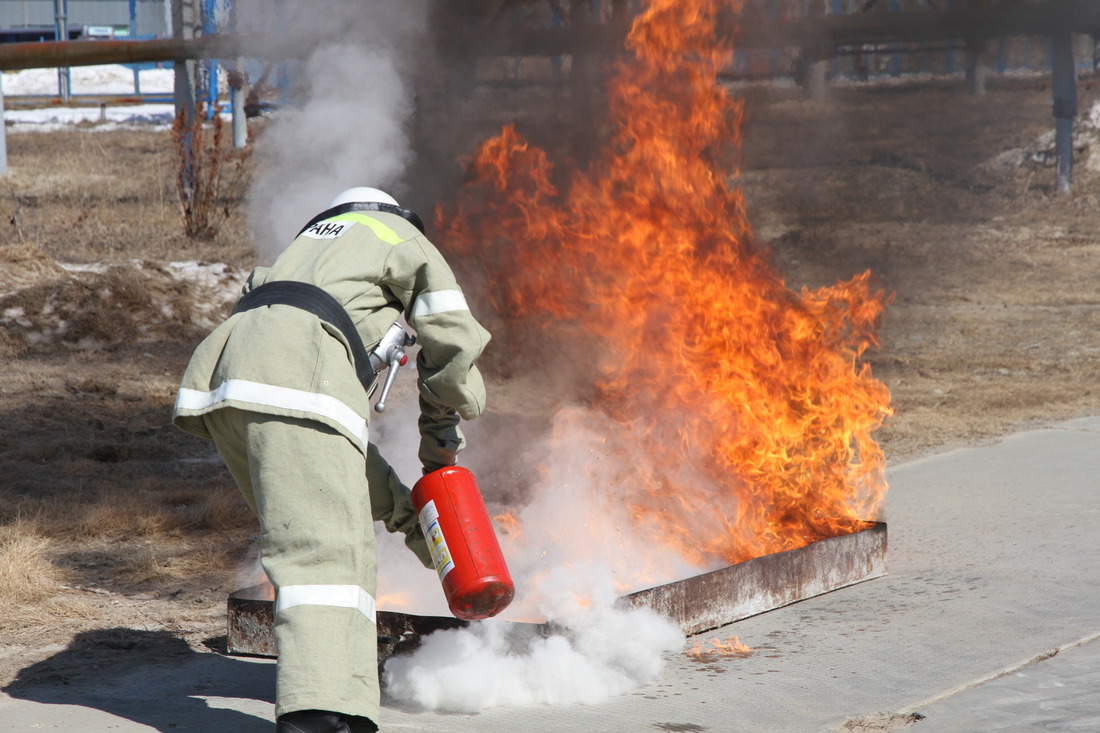 Тушение зажженного противня