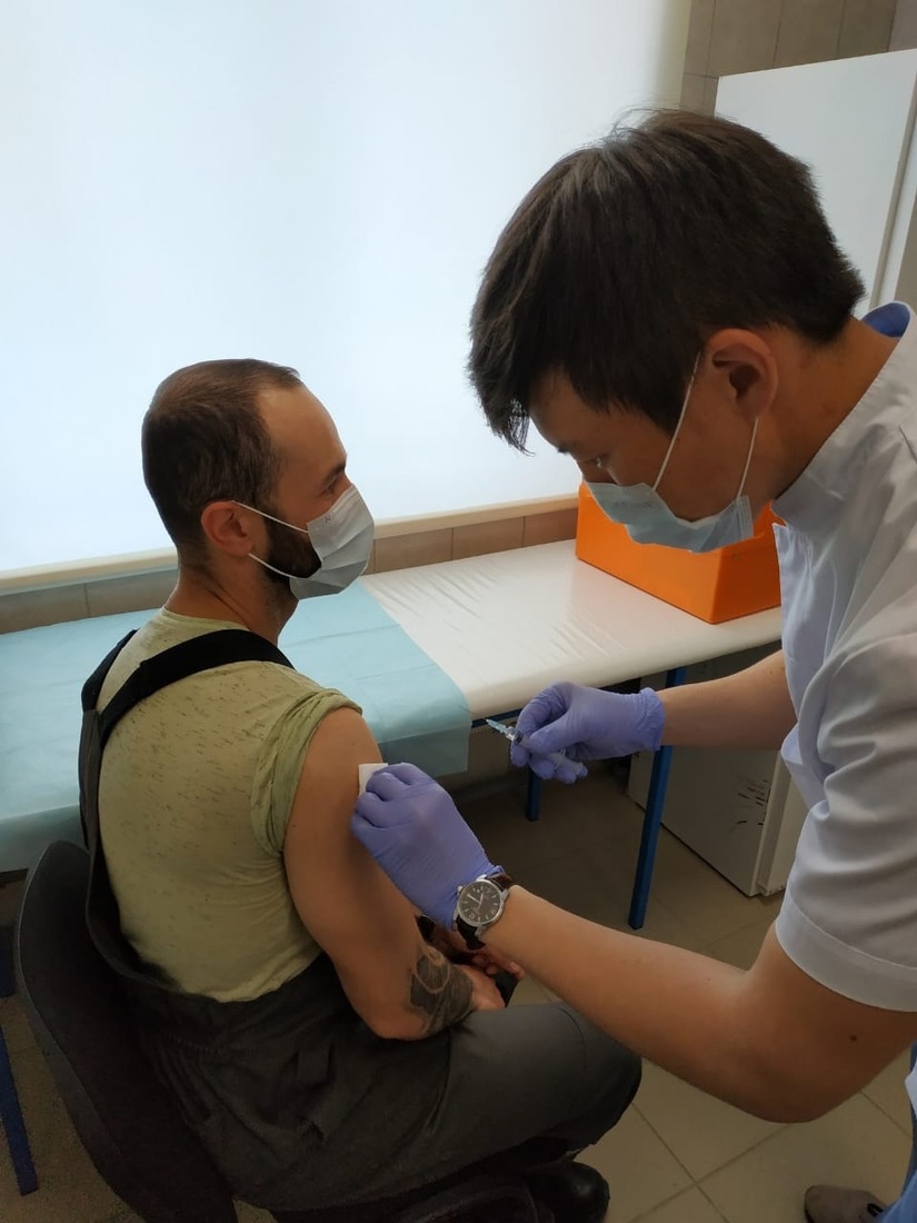Накануне на Чаяндинское месторождение было доставлено более 400 доз вакцины