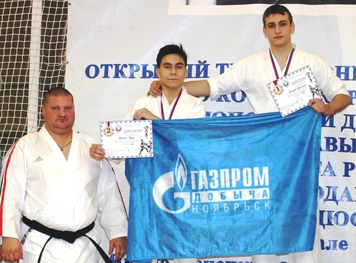 Призеры турнира Федор Рыбаков (в центре) и Мухамед Рустамов (справа)