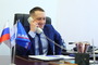 Олег Олейников в рабочем кабинете