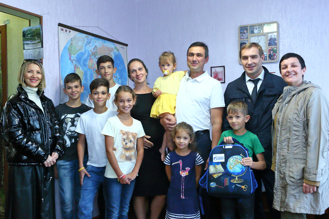 Представители компании навестили семью Георгица, в которой воспитываются девять детей