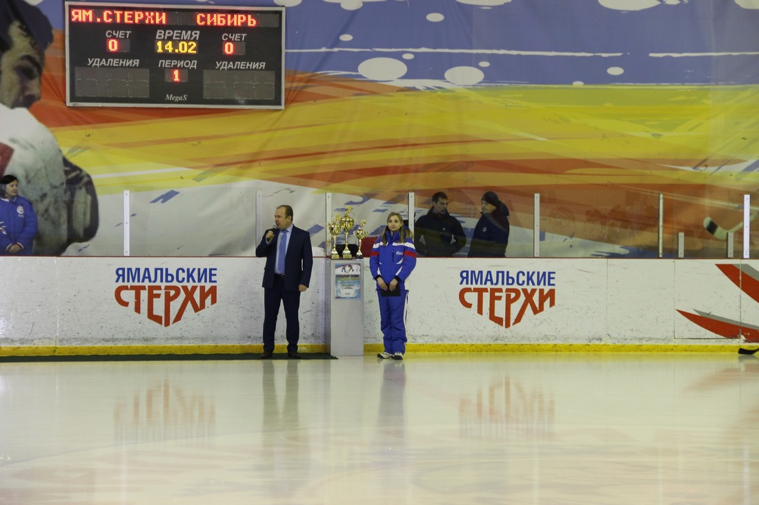 Андрей Колесниченко приветствует участников турнира