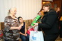 Совет женщин ООО "Газпром добыча Ноябрьск" пришел к Клавдии Карташковой в канун праздника с подарками