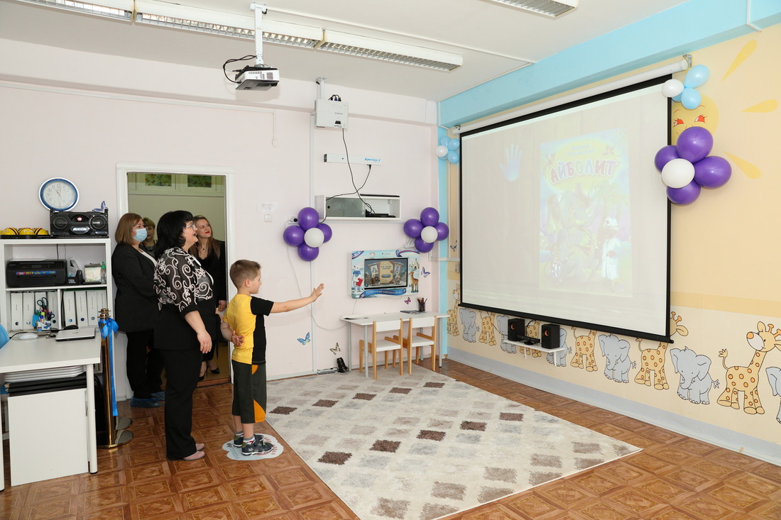 Ольга Листунова, учитель-дефектолог детского сада «Колокольчик» (г. Ноябрьск), проводит первое занятие в 3D-библиотеке