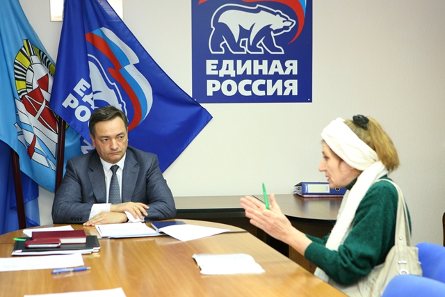Прием по личным вопросам в депутатской приемной Игоря Крутикова проходит ежемесячно.
