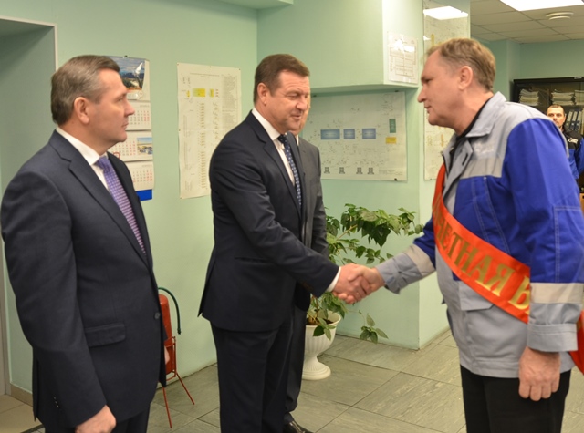 Сергей Маслаков и Иван Самборский поздравили сотрудников ЗТГП с юбилеем