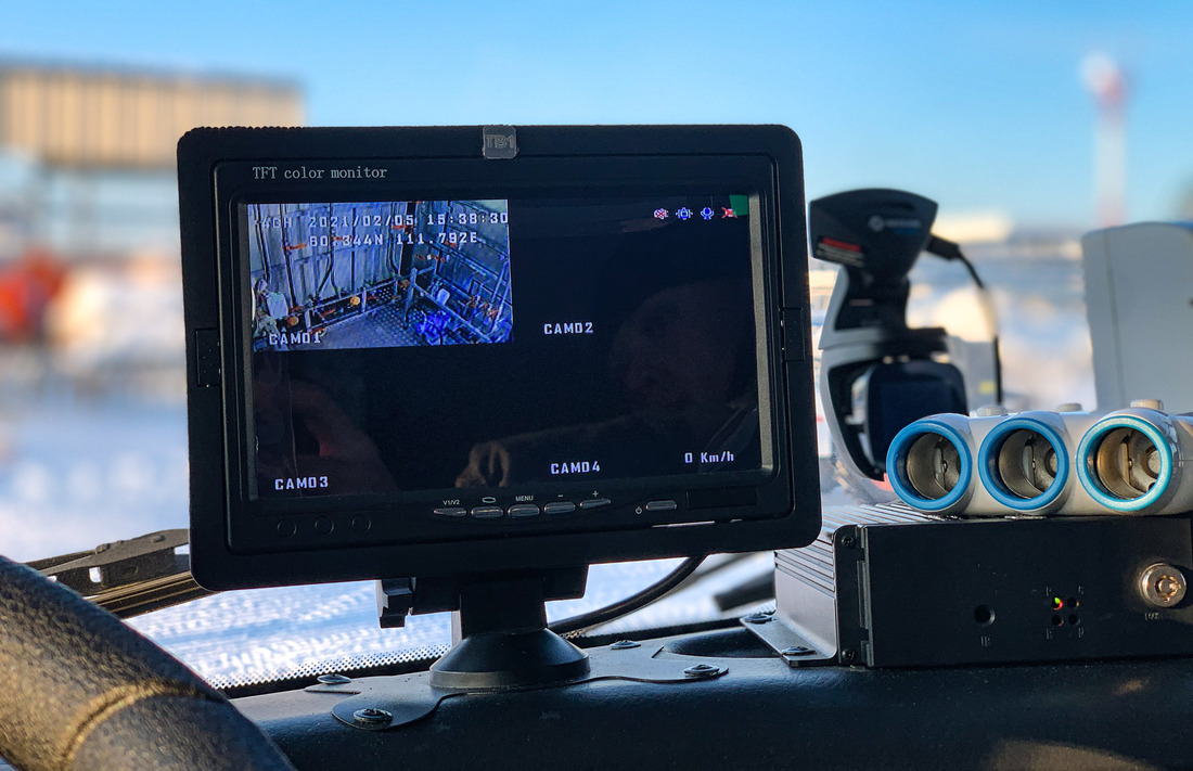 Монитор позволяет вести видеонаблюдение за рабочими процессами из кабины