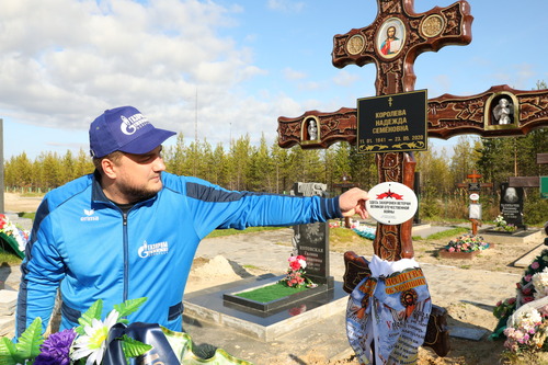 Волонтеры команды GAZ_актив разместили мемориальные таблички на памятниках ветеранов Великой Отечественной войны